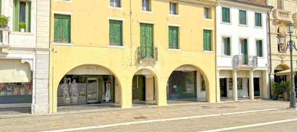 11 rooms Building in Cittadella, Italy No. 5153 3