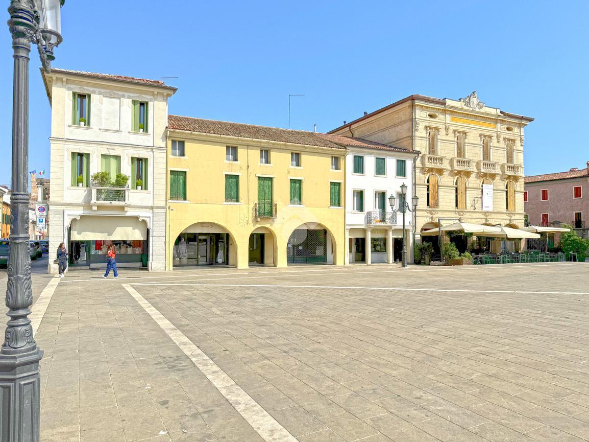 11 rooms Building in Cittadella, Italy No. 5153