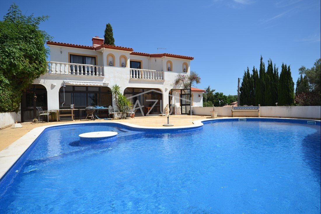 4 bedrooms Villa in Loule, Portugal No. 199135