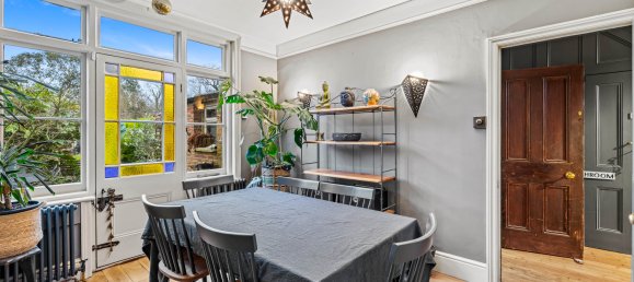 4 bedrooms House in Redhill, United Kingdom No. 1018 9