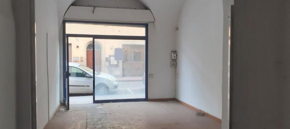 Gewerbliche Immobilie in Pontedera, Italy 34m², Nr. 92939 2