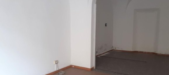 Gewerbliche Immobilie in Pontedera, Italy 34m², Nr. 92939 5
