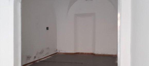 Gewerbliche Immobilie in Pontedera, Italy 34m², Nr. 92939 10