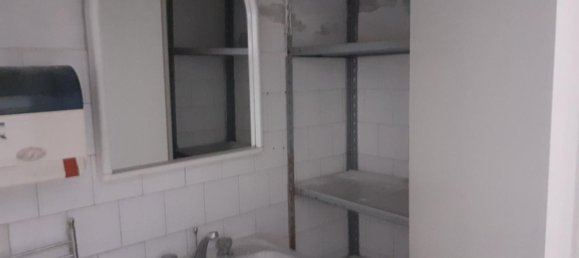 Gewerbliche Immobilie in Pontedera, Italy 34m², Nr. 92939 7