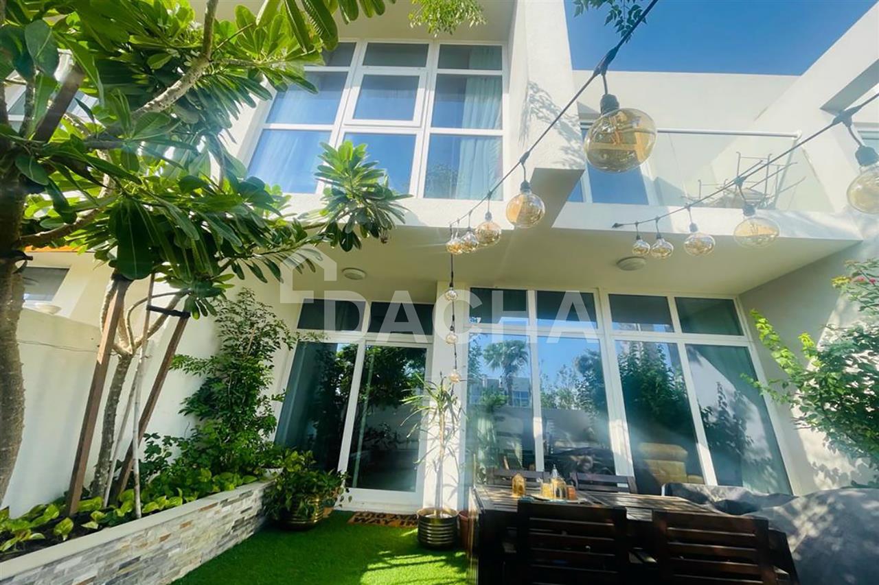 Moradia em banda T3 em Dubai, UAE N.º 27526