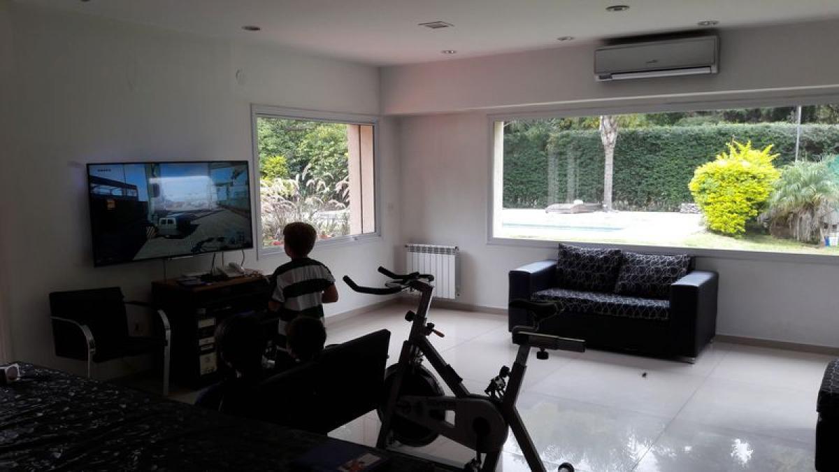 4 bedrooms House in Moreno, Argentina No. 64847