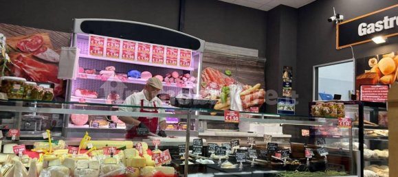 4-Zimmer Gewerbliche Immobilie in Formia, Italy, Nr. 281948 9