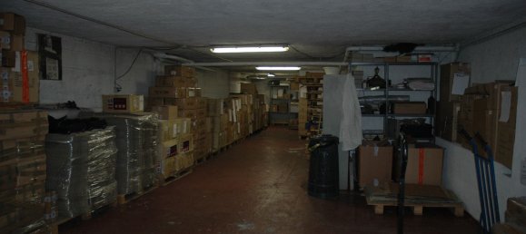 111m² Commercial property in Milan, Italy No. 246983 2