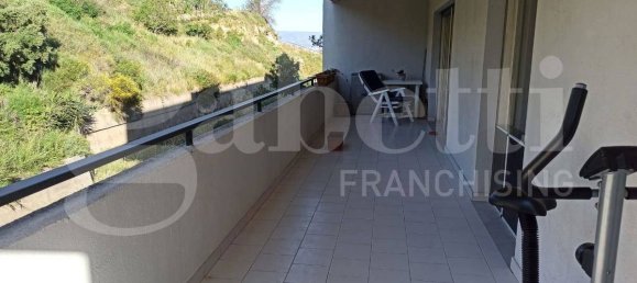 3 bedrooms Apartment in Messina, Italy No. 70323 11