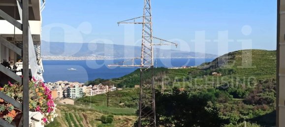 3 bedrooms Apartment in Messina, Italy No. 70323 6