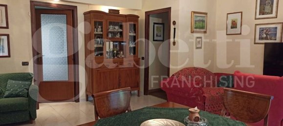 3 bedrooms Apartment in Messina, Italy No. 70323 2