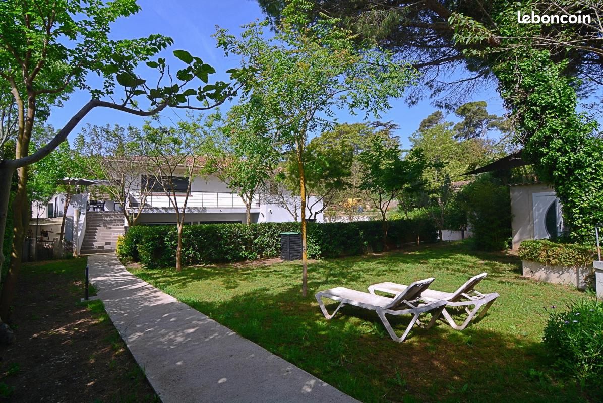 5 bedrooms Villa in Marseille, France No. 203495