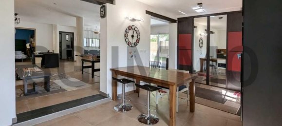 5 bedrooms Villa in Marseille, France No. 203495 4