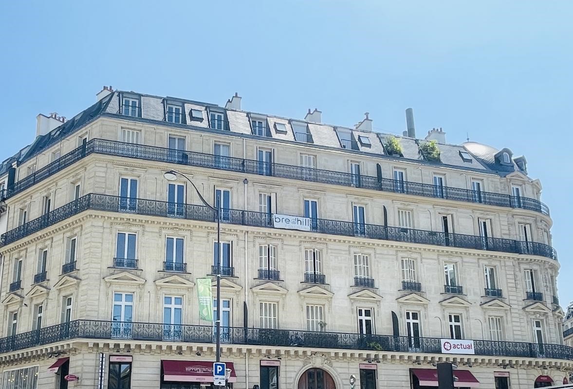 3 bedrooms Apartment in Paris, France No. 347417