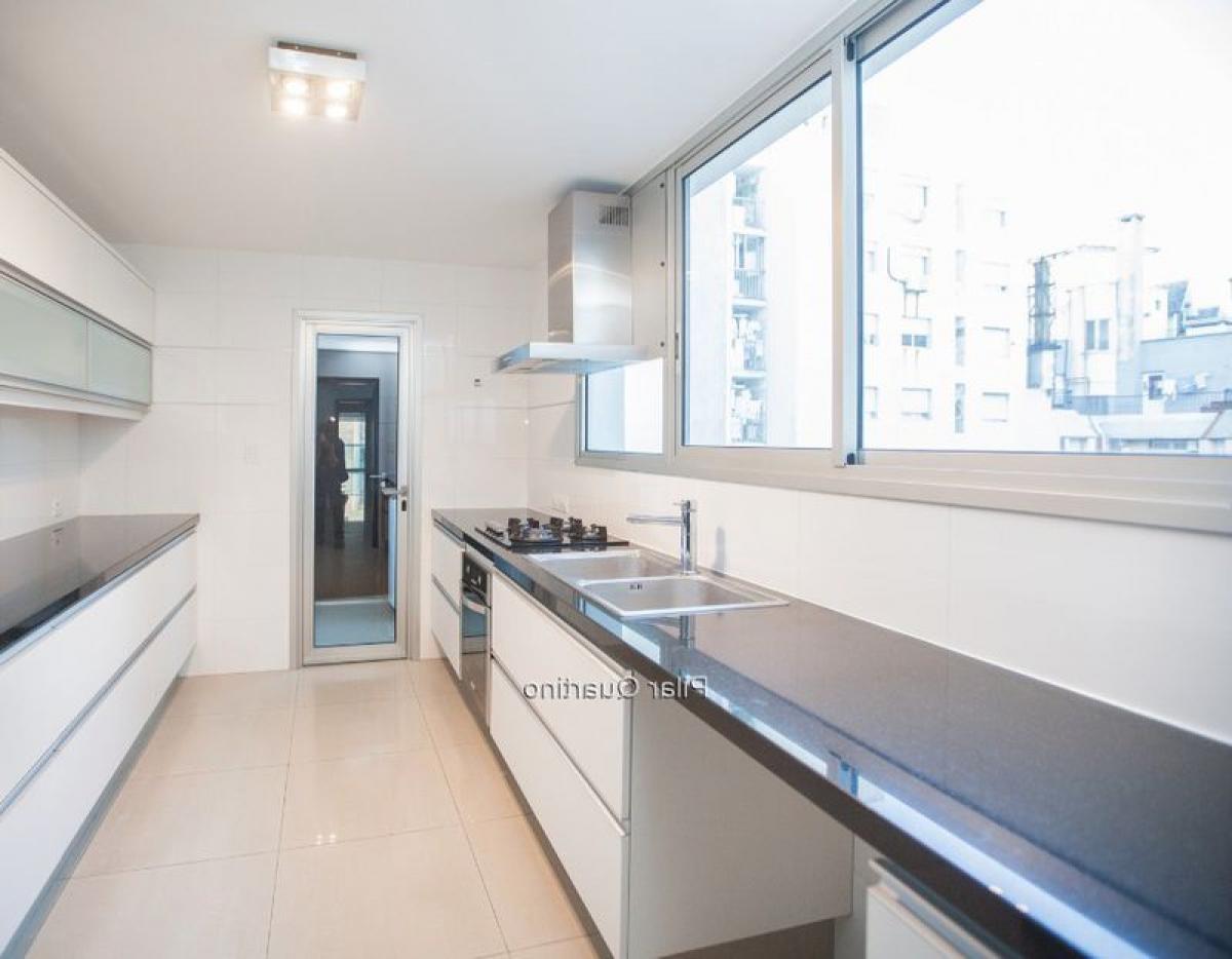 3 bedrooms Apartment in Montevideo, Uruguay No. 7753