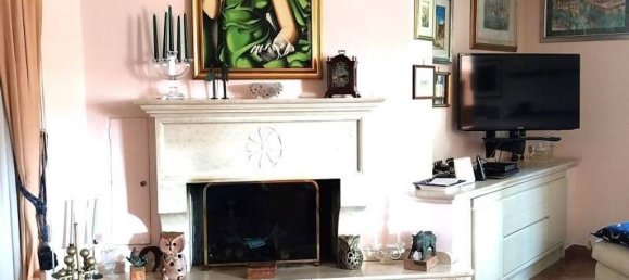 4 bedrooms Villa in Rome, Italy No. 11196 8