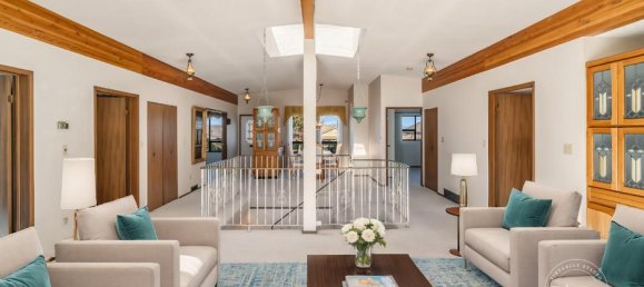 3 bedrooms House in British Columbia, Canada No. 1295 2