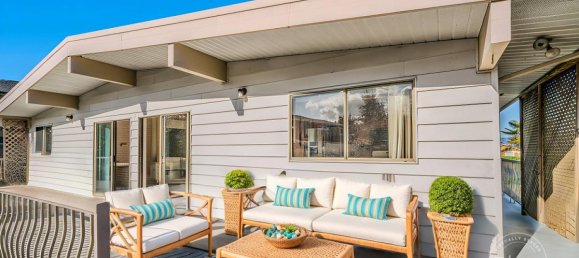 3 bedrooms House in British Columbia, Canada No. 1295 12