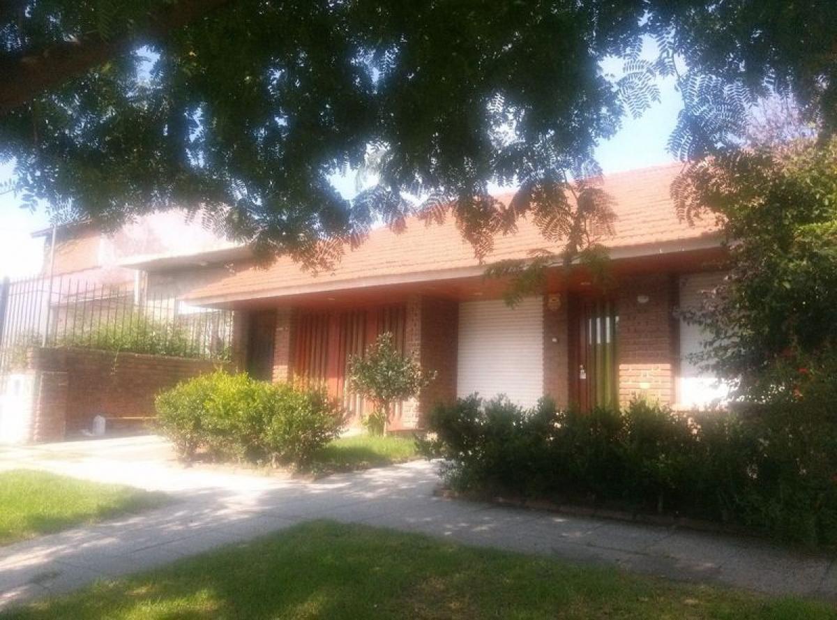 Дом с 4 спальнями в Мар-дель-Плата, Аргентина № 74975