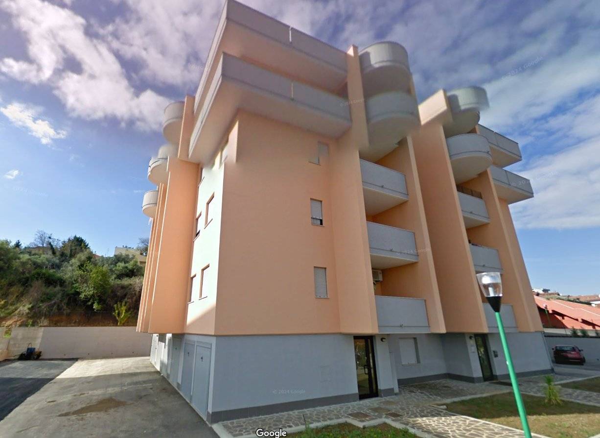Apartamento de 2 dormitorios en Pescara, Italy No. 108739