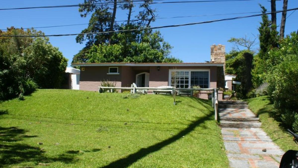 3 bedrooms House in Punta del Este, Uruguay No. 1565