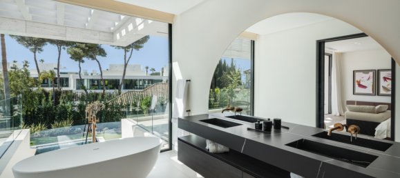 6 bedrooms Villa in Marbella, Spain No. 106164 11