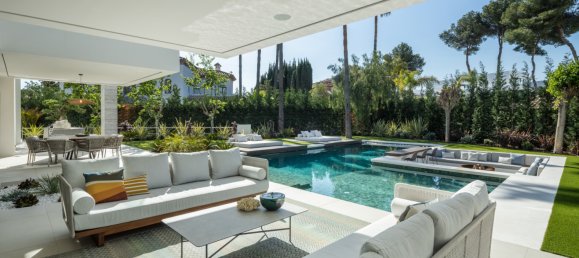 6 bedrooms Villa in Marbella, Spain No. 106164 3