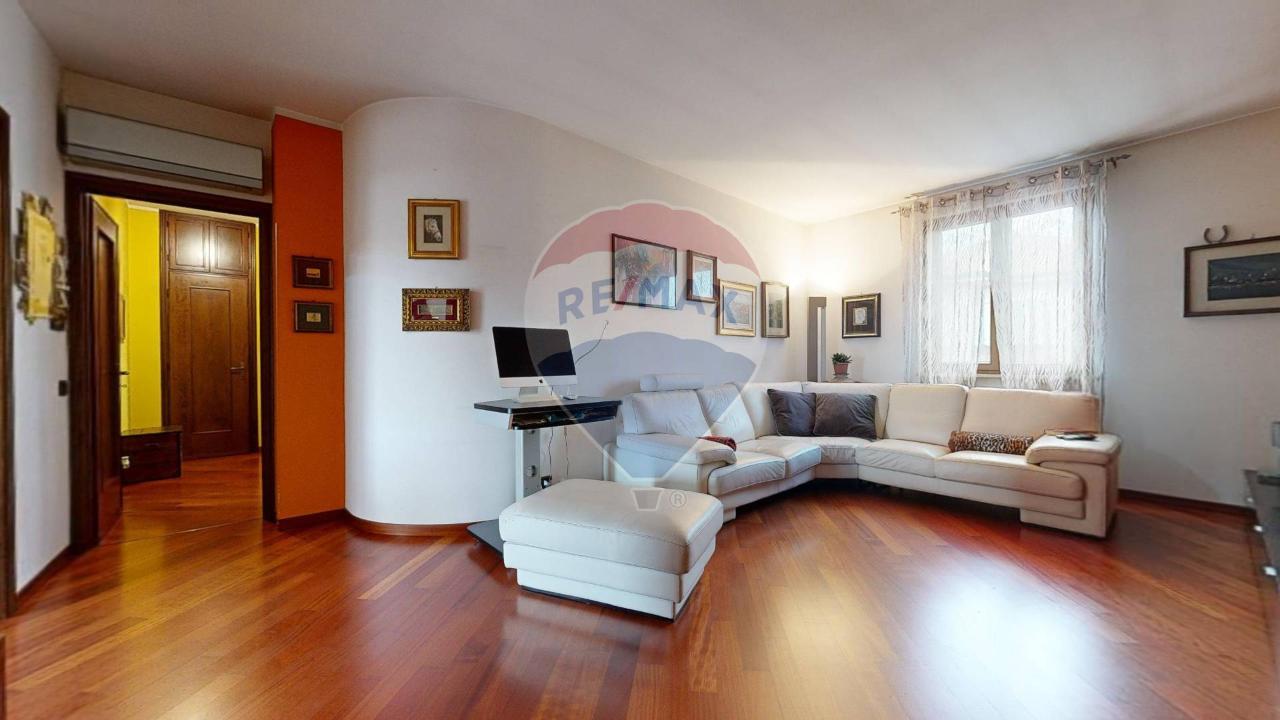 3غرفة شقة في Dalmine, Italy رقم 2239