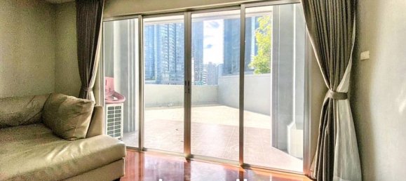 5 bedrooms Condo in Huai Khwang, Thailand No. 26393 3