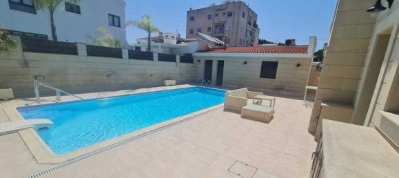 Villa de 5 dormitorios en Larnaca, Cyprus No. 81358 5