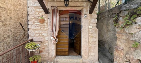 2 bedrooms House in Sellano, Italy No. 353572 3