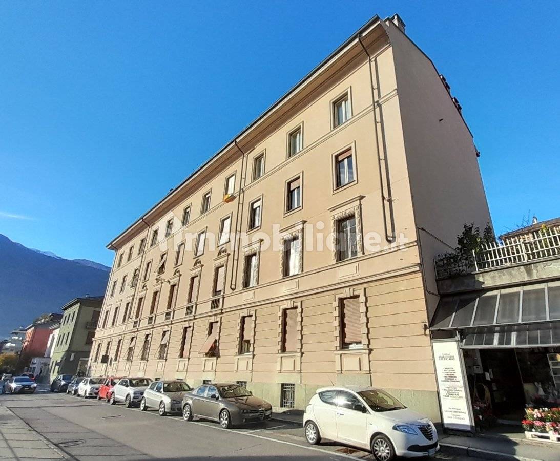 Квартира с 3 спальнями в Сондрио, Италия № 218075