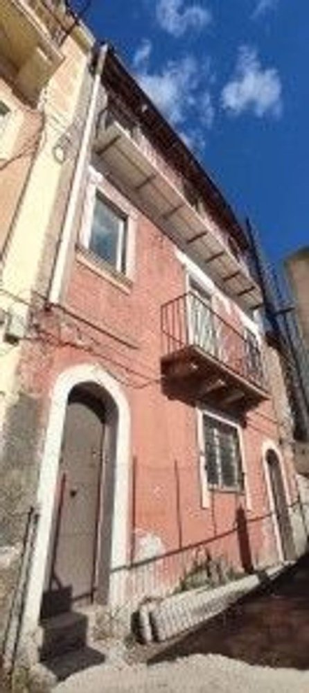 8 rooms House in Messina, Italy No. 43097