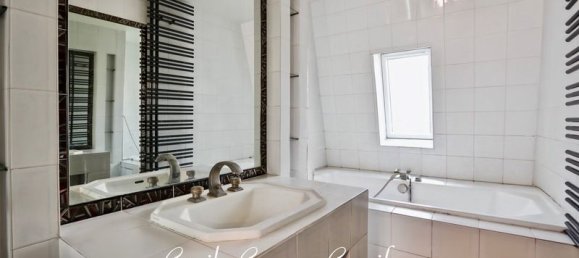 1 bedroom Duplex in Paris, France No. 363268 12