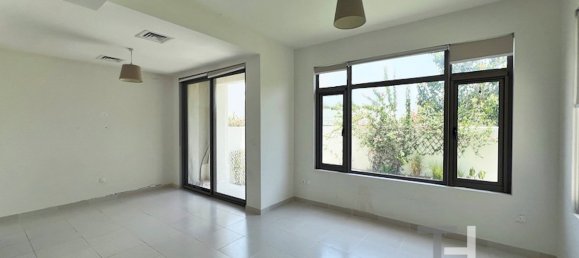 Вилла с 3 спальнями в Рим, ОАЭ № 34484 3