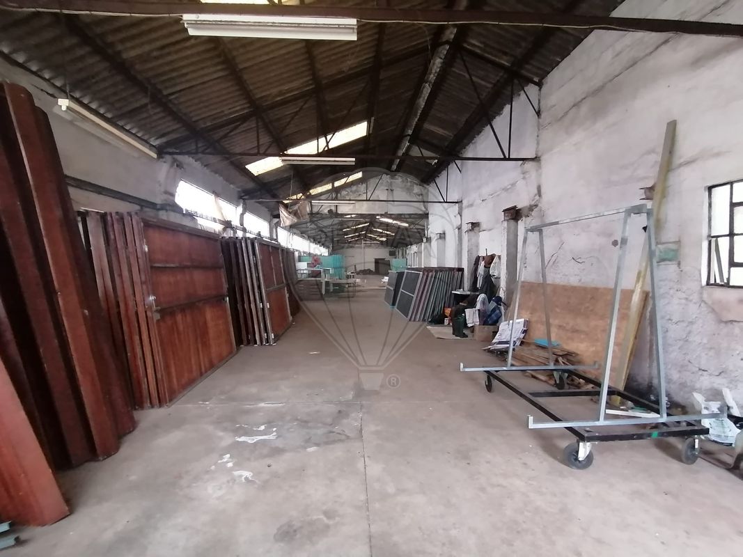 1552m² Warehouse in Pacos de Brandao, Portugal No. 90384