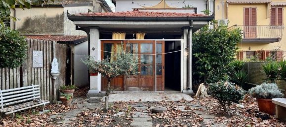 2 bedrooms Villa in Viareggio, Italy No. 39659 3
