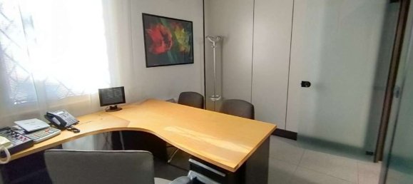 Gewerbliche Immobilie in Udine, Italy 187m², Nr. 149149 2