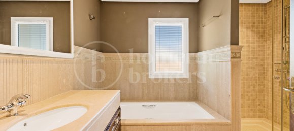 5 bedrooms Villa in Malaga, Spain No. 89231 12