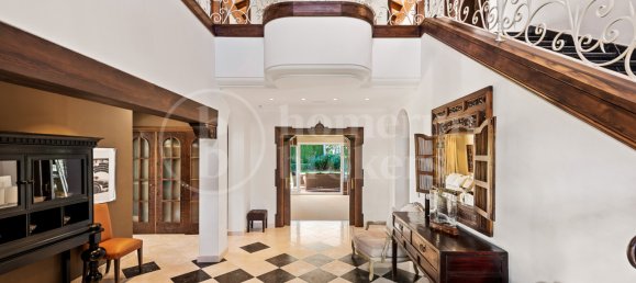 5 bedrooms Villa in Malaga, Spain No. 89231 4