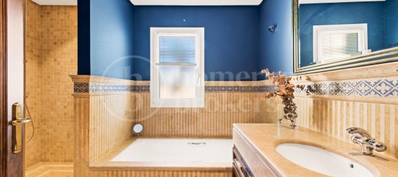 5 bedrooms Villa in Malaga, Spain No. 89231 10