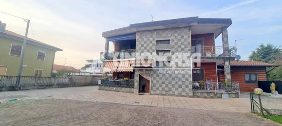 5 غرف نوم فيلا في Venegono Superiore, Italy رقم 263560 2