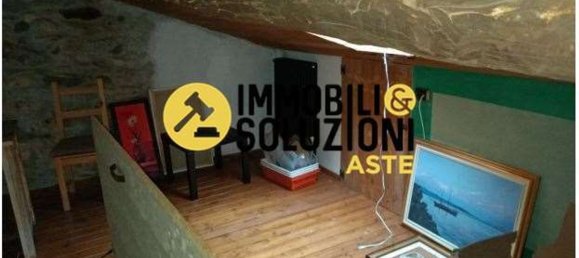 3 rooms Apartment in Cuasso al Monte, Italy No. 181411 11