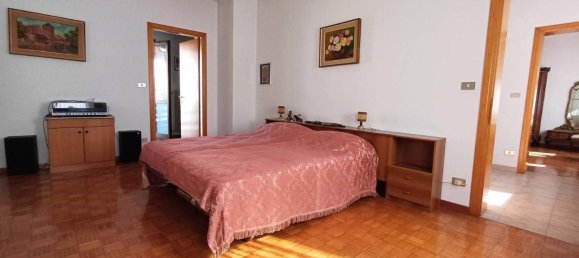 Villa de 4 divisões em Udine, Italy N.º 152518 19