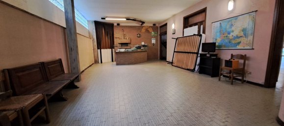 350m² Commercial property in Sermide e Felonica, Italy No. 364359 13