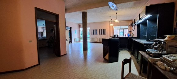 350m² Commercial property in Sermide e Felonica, Italy No. 364359 11