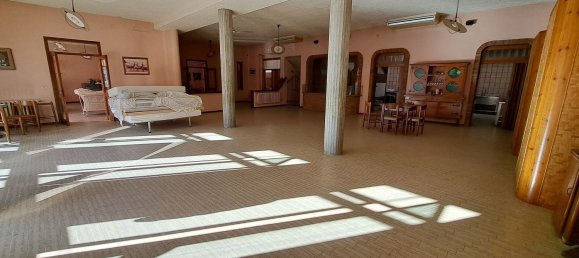 350m² Commercial property in Sermide e Felonica, Italy No. 364359 15