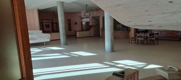 350m² Commercial property in Sermide e Felonica, Italy No. 364359 6