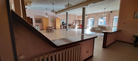 350m² Commercial property in Sermide e Felonica, Italy No. 364359 8