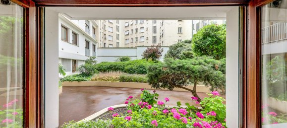 Studio in Paris, France No. 334704 6